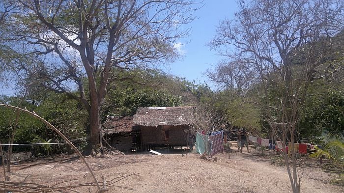 island-hopping-philippines-beach-house-030420152676