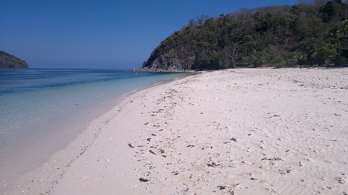 island-hopping-philippines-brc-040420152679