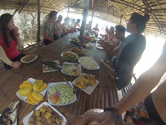 island-hopping-philippines-eating-GOPR0166
