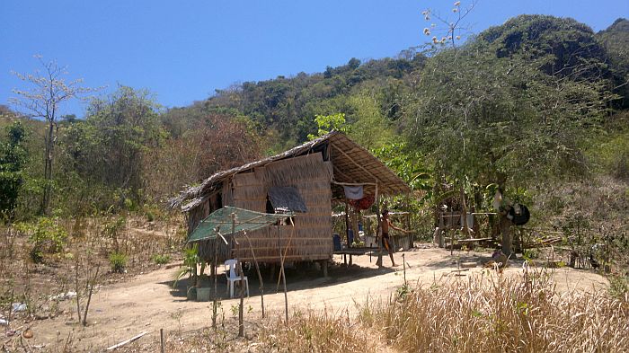 island-hopping-philippines-kitesurfing-beach-090420152716