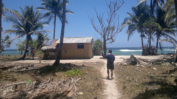island-hopping-philippines-kitesurfing-beach-090420152717