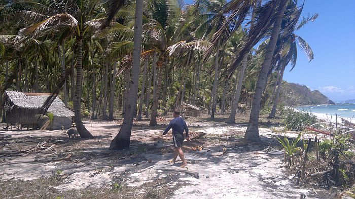 island-hopping-philippines-kitesurfing-beach-090420152718