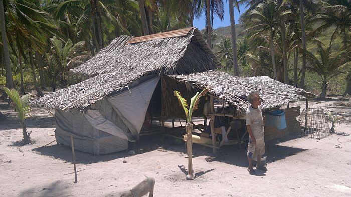 island-hopping-philippines-kitesurfing-beach-090420152722