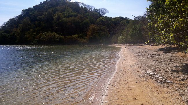 island-hopping-philippines-stroll-050420152711