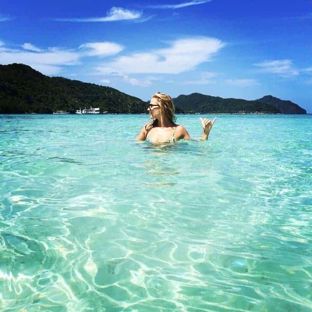 Margot-Robbie-on-El-Nido