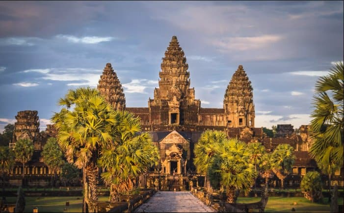 awat-cambodia-cliff-diving-spanish-fortress