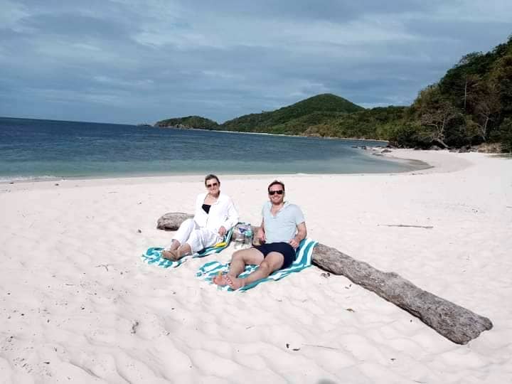 speedboat tour el nido coron customer lounging beach