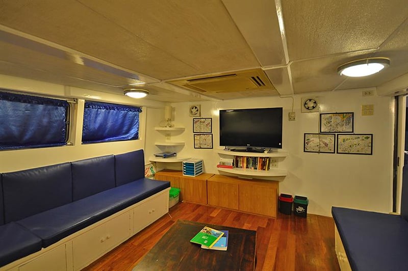 Manta Queen Fleet Thailand interior with comfortable seating and entertainment options.