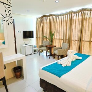 Holiday Suites Business District 2