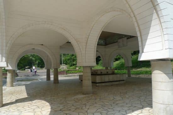 road-trip-from-Plovdiv-Bulgaria-to-Smolyan-with-Singapore-chicks_L1200614