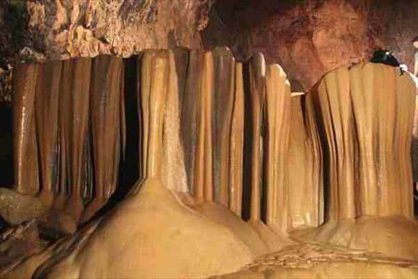 guimaras-Baras-Cave,-Buho-Ramirez-Cave