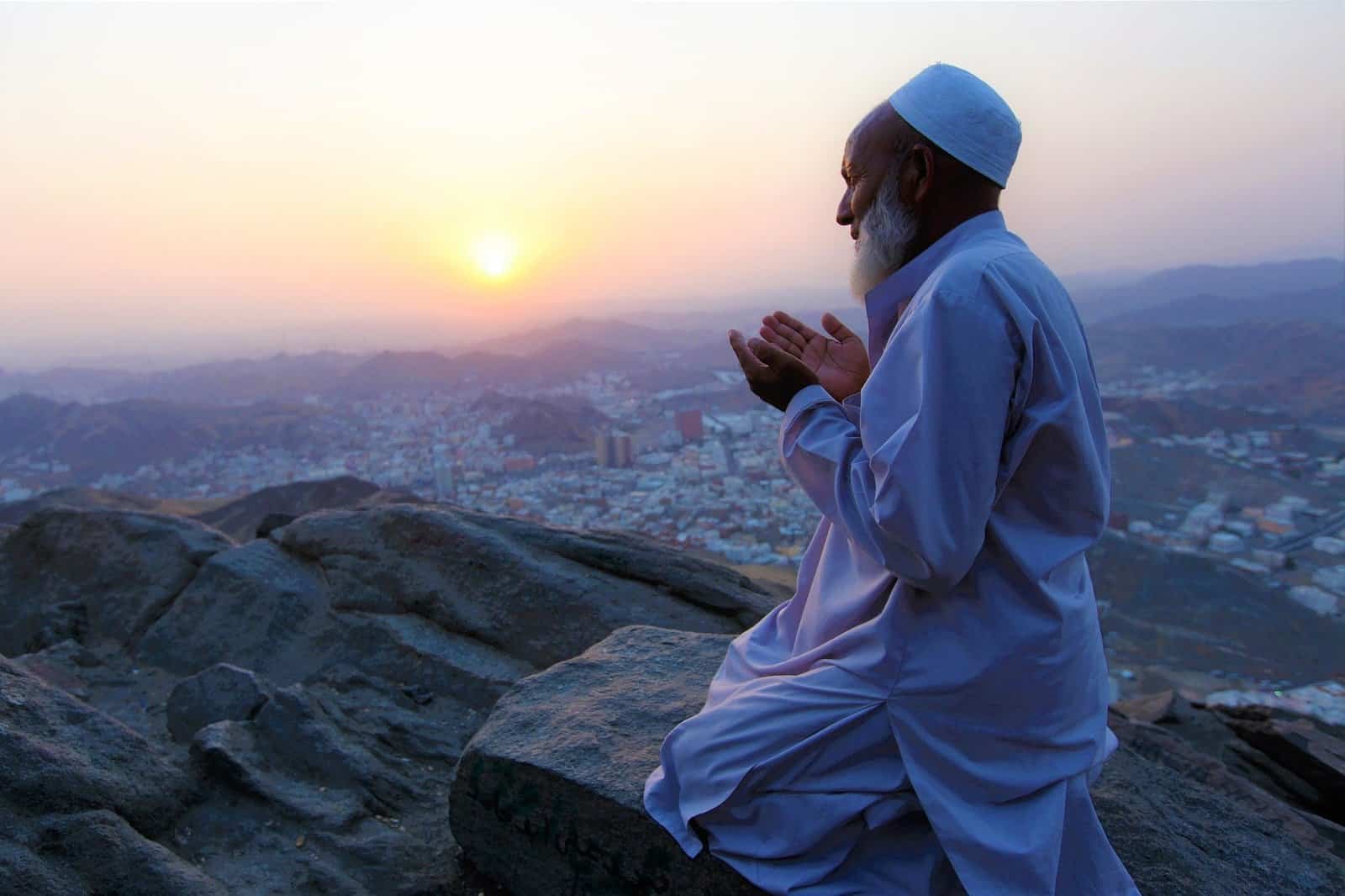 pakaian terbaik ialah taqwa