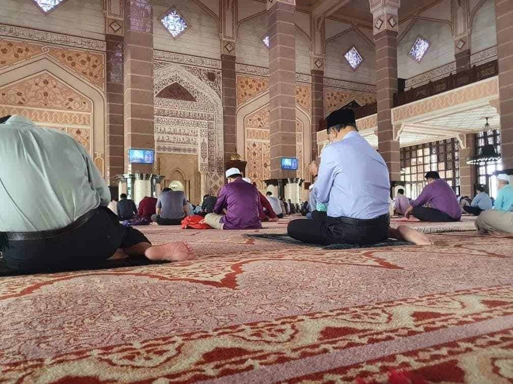 amalan antara azan dan iqamah