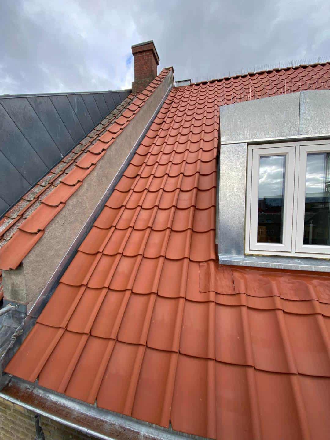Tagrendering med nye tagsten på fin ejendom midt i Aarhus.