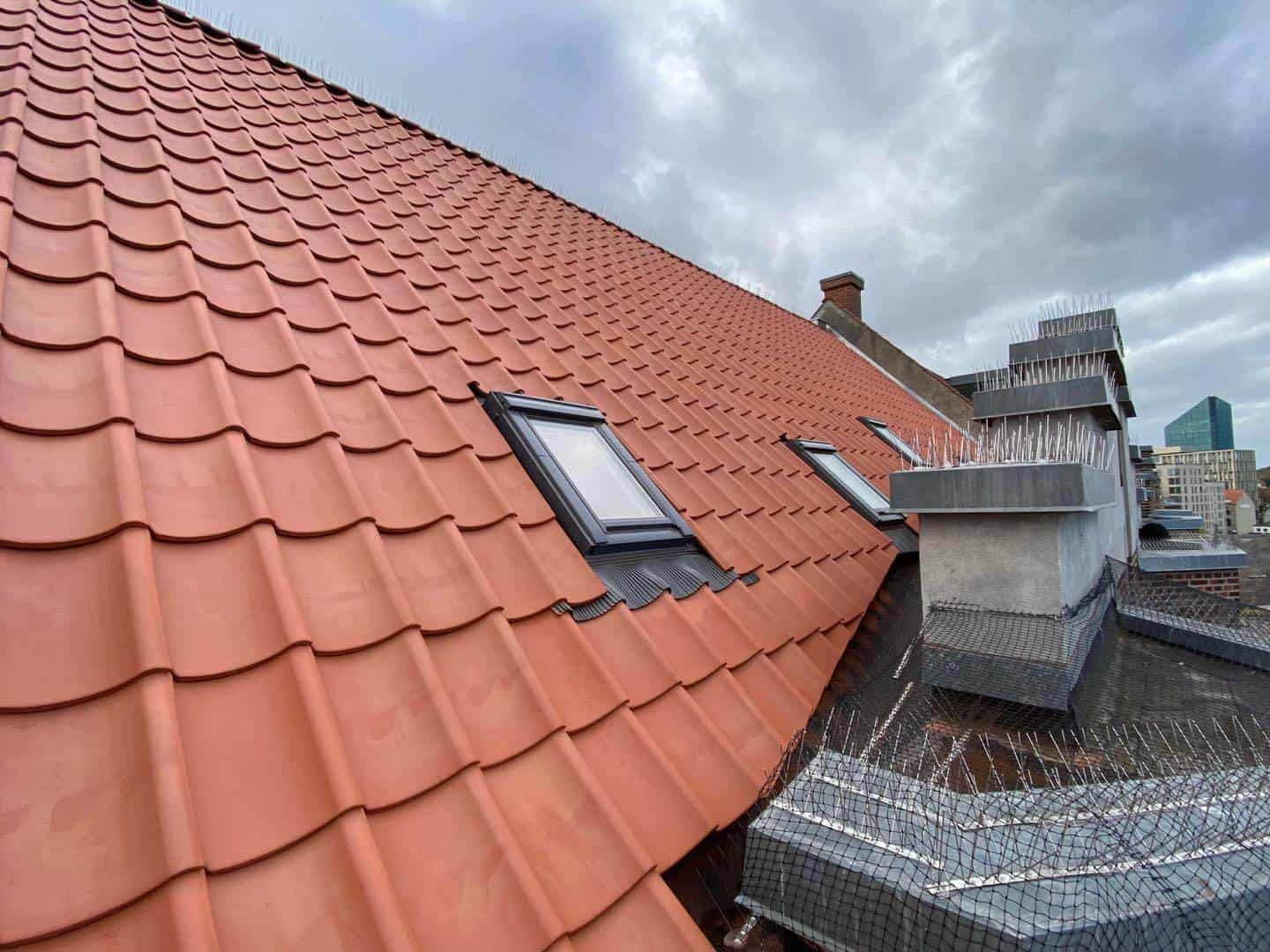 Tagrendering med nye ovenlysvinduer på fin ejendom i Aarhus.