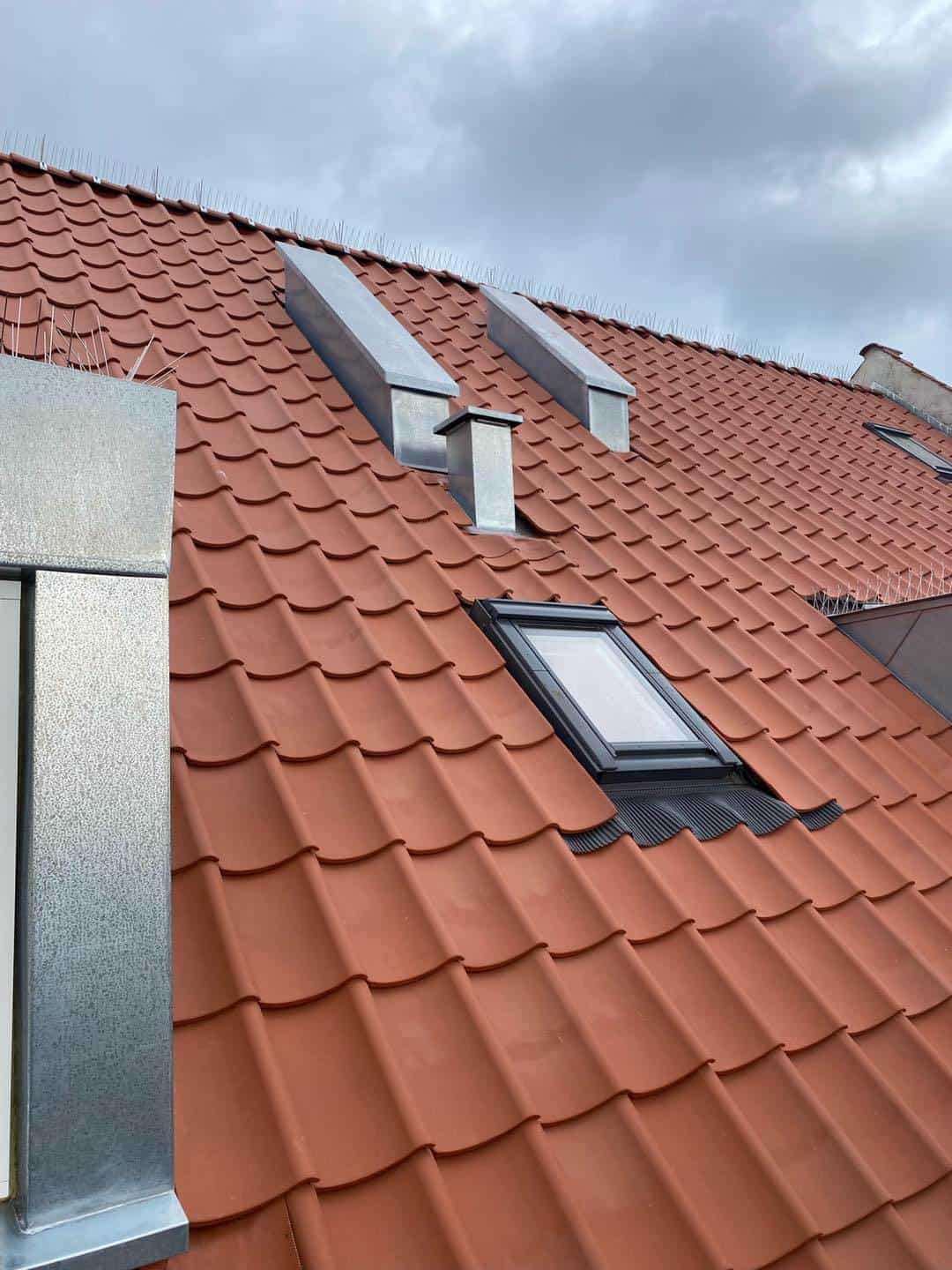 Tagrender og tagvinduer på en flot renoveret ejendom i Aarhus, udført af Jakob Tømrerfirma A/S.