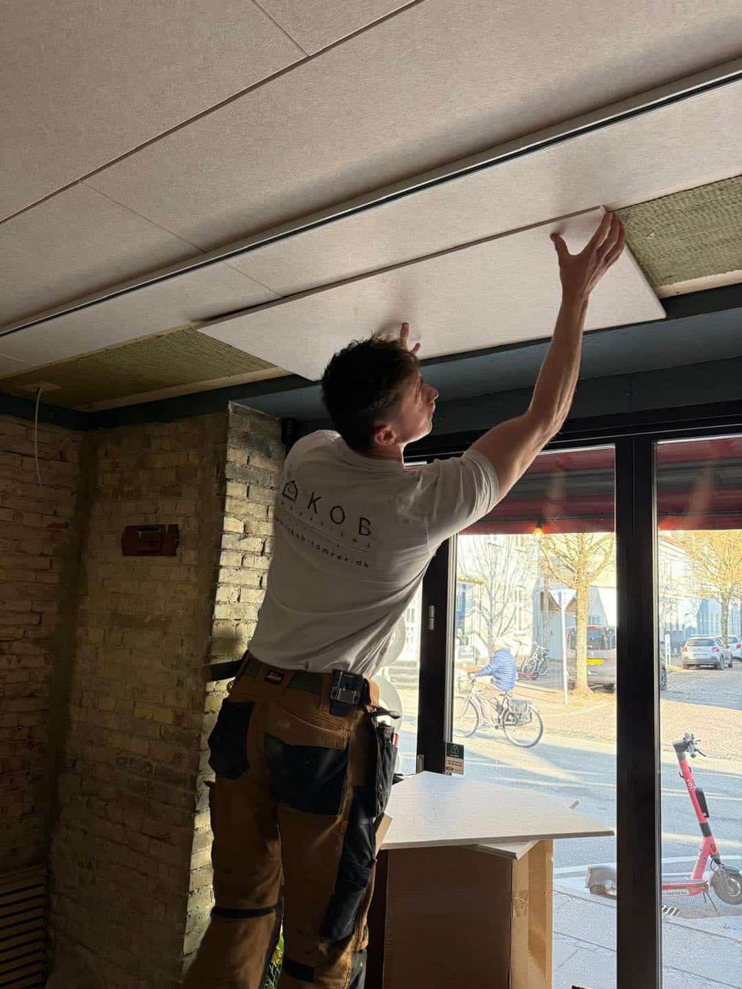 Loftsløsning installeret til Restaurant Socios i Aarhus af Jakob Tømrerfirma A/S. Professionelt hånd.