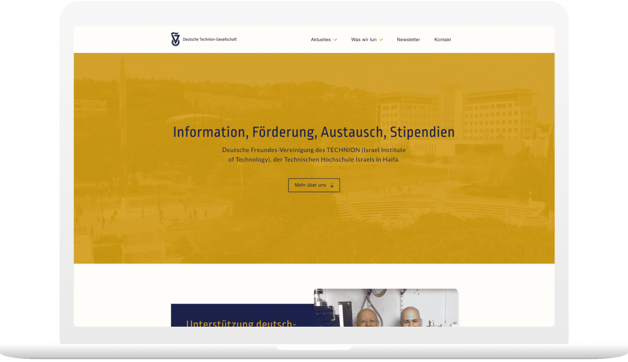 Website-Ansicht in Laptop Mockup