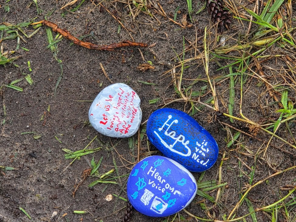 Boni-Beach-stones