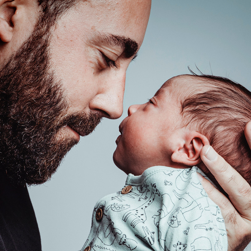 father and newborn