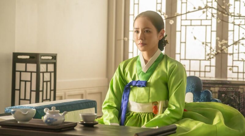 넷플릭스 스캔들 - 손예진이 조씨부인 역으로 한복을 입고 등장한 넷플릭스 '스캔들' 스틸컷