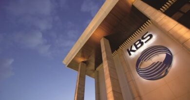부산 추락사 가해자 누나 - KBS 사옥 전경 또는 시청자 청원 답변 화면이 담긴 기사 사진 (일반인 얼굴 없는 컷)