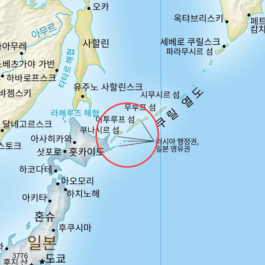 냉동창고 주변을 조사하는 경찰의 현장 감식 장면 사진