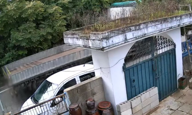 경찰이 압수한 위조 상품권 다발 또는 경기북부경찰청 청사 외관 자료 사진 (사람 얼굴 없음)