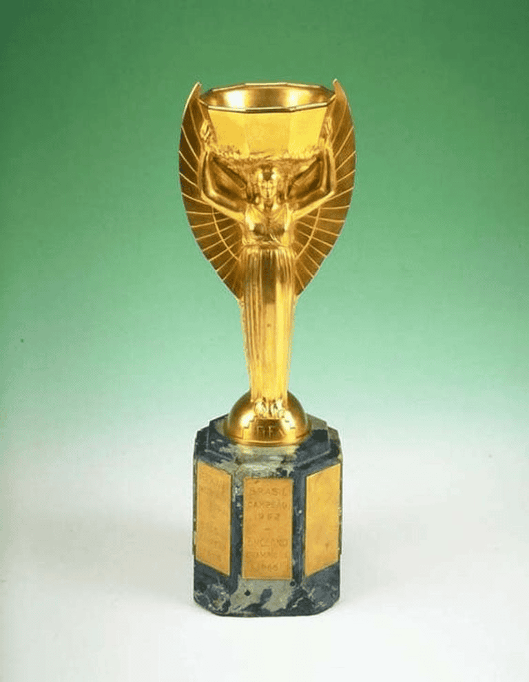 بطل العالم لا يحتفظ بالكأس الأصلية.. القصة الكاملة لأشهر جائزة في كرة القدم 3 بطل العالم لا يحتفظ بالكأس الأصلية.. القصة الكاملة لأشهر جائزة في كرة القدم