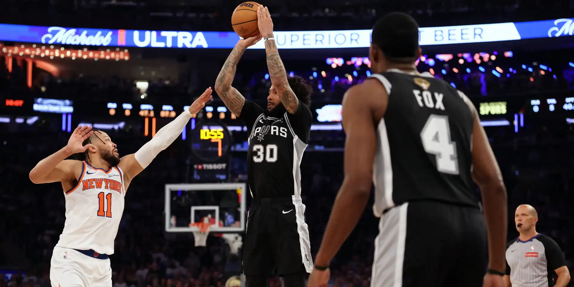 سان أنطونيو يقلص الفارق أمام نيويورك بفوز مثير في نهائي NBA 1 سان أنطونيو يهزم نيويورك ويشعل نهائي NBA