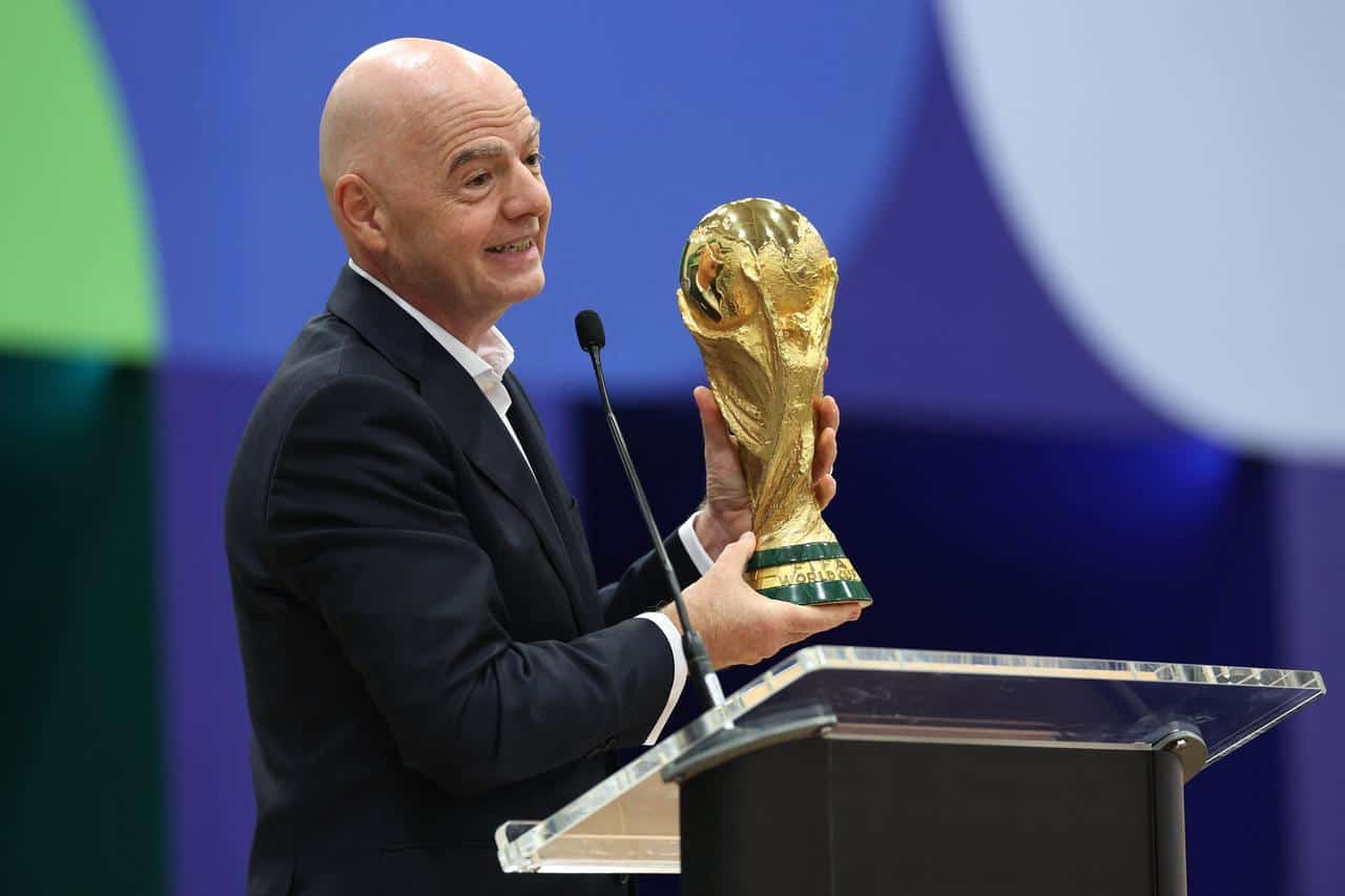 بطل العالم لا يحتفظ بالكأس الأصلية.. القصة الكاملة لأشهر جائزة في كرة القدم 1 لماذا لا يحتفظ بطل كأس العالم بالكأس الأصلية؟
