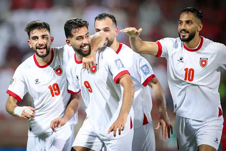 المنتخب الأردني يعلن قائمته لمواجهتي تونس ومالي الوديتين استعداداً لكأس العرب وكأس العالم 1 أعلن المنتخب الأردني عن قائمته لمباراتين وديتين ضد تونس ومالي.