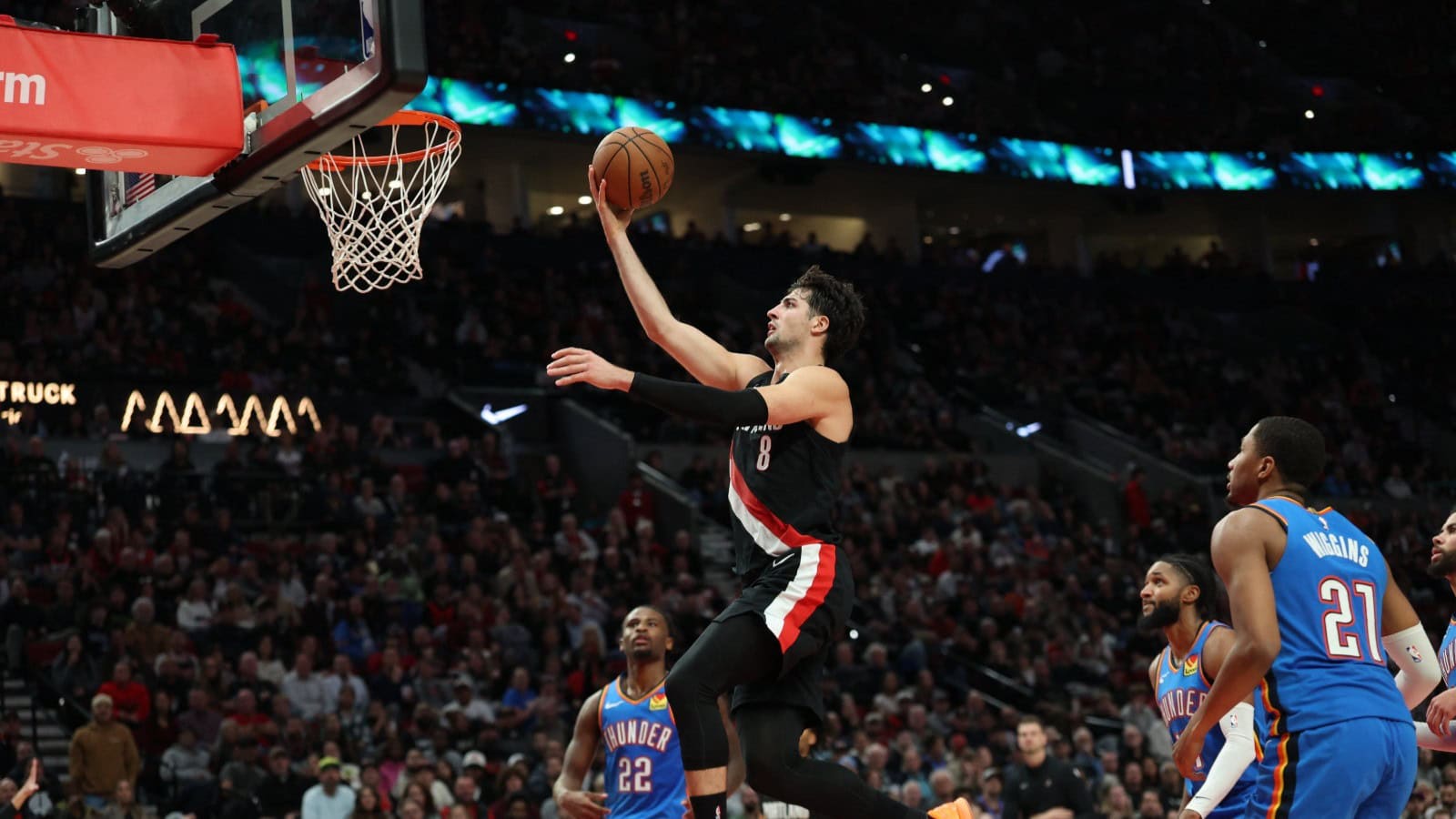 تريل بليزرز يكسر سلسلة انتصارات أوكلاهوما سيتي ويتفوق عليه 121-119 في الـNBA 1 فاز فريق تريل بليزرز على فريق أوكلاهوما سيتي.