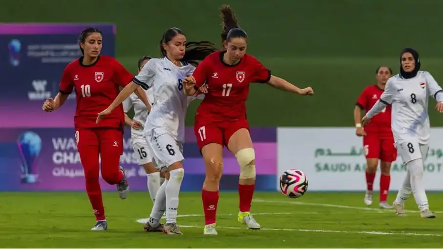تأهل منتخب سيدات الأردن إلى نهائي بطولة غرب آسيا لكرة القدم بفوز مقنع على منتخب العراق بنتيجة 3-0 في جدة. 1 النشميات لنهائي غرب آسيا بعد 3-0 على العراق