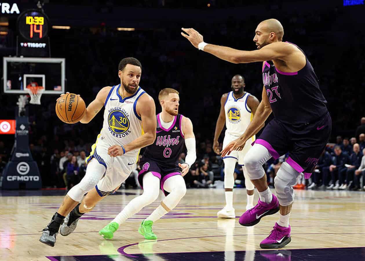 ليلة NBA مثيرة: ديترويت يسحق ساكرامنتو وغولدن ستيت يهزم مينيسوتا بقوة 1 NBA 25 يناير: 6 مباريات مثيرة