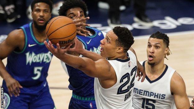 NBA: ممفيس تغلب على مينيسوتا، وفيلادلفيا تغلبت على كليبرز 1 NBA : ميمفيس 137-128 مينيسوتا، فيلادلفيا 128-113