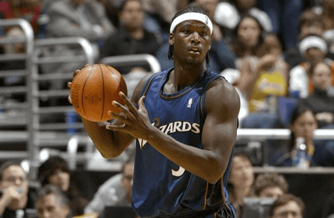 أسوأ 5 اختيارات رقم 1 في تاريخ درافت NBA: مواهب لم ترقَ للتوقعات 3 أسوأ 5 اختيارات رقم 1 في تاريخ درافت NBA: مواهب لم ترقَ للتوقعات
