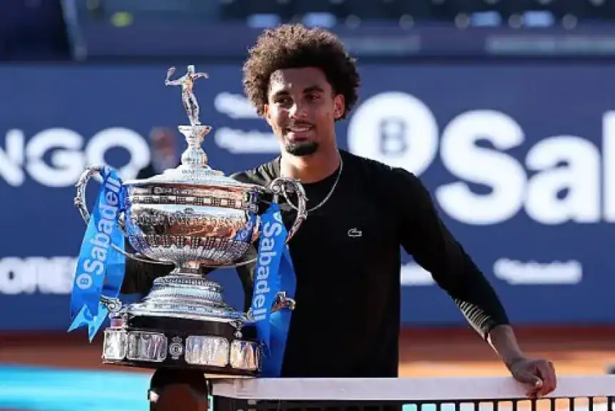 آرثر فيس يتوج بلقب برشلونة بعد فوز قوي على روبليف 1 آرثر فيس بطل بطولة برشلونة للتنس