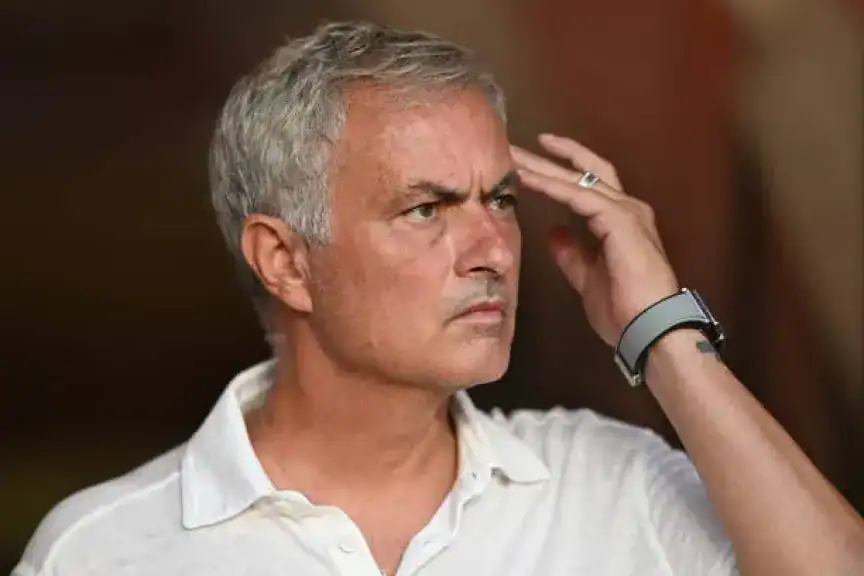 مورينيو يقترب من قرار حاسم وسط ترقب عرض ريال مدريد 1 مورينيو يقترب من ريال مدريد وسط جدل واسع