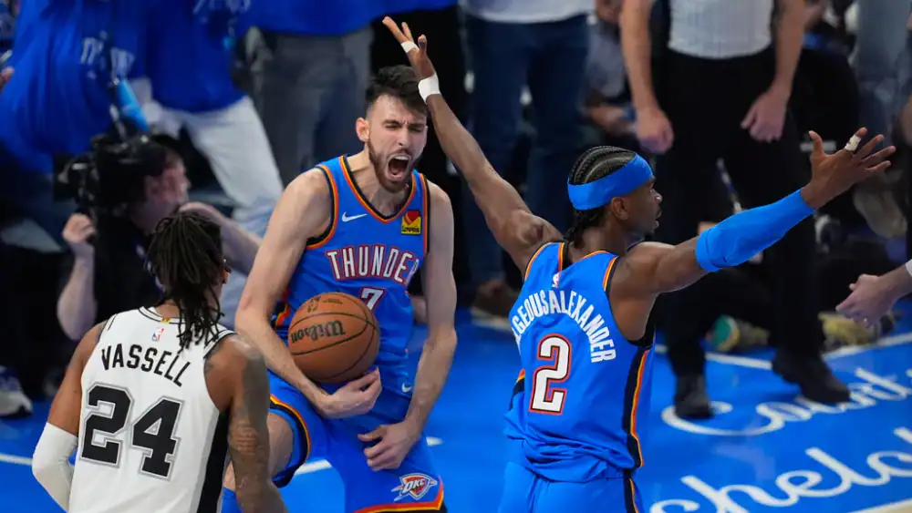 أوكلاهوما ترد بقوة وتُعادل السلسلة أمام سان أنطونيو في بلاي أوف NBA 1 أوكلاهوما تهزم سان أنطونيو وتعادل سلسلة البلاي أوف