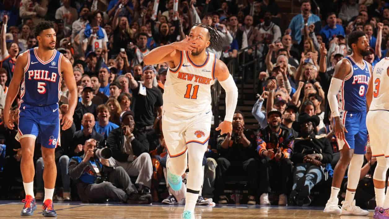 بلاي أوف NBA: نيويورك يكتسح فيلادلفيا ومينيسوتا تنتزع فوزًا مثيرًا من سان أنطونيو 1 NBA:نيويورك يكتسح فيلادلفيا ومينيسوتا تفوز بصعوبة