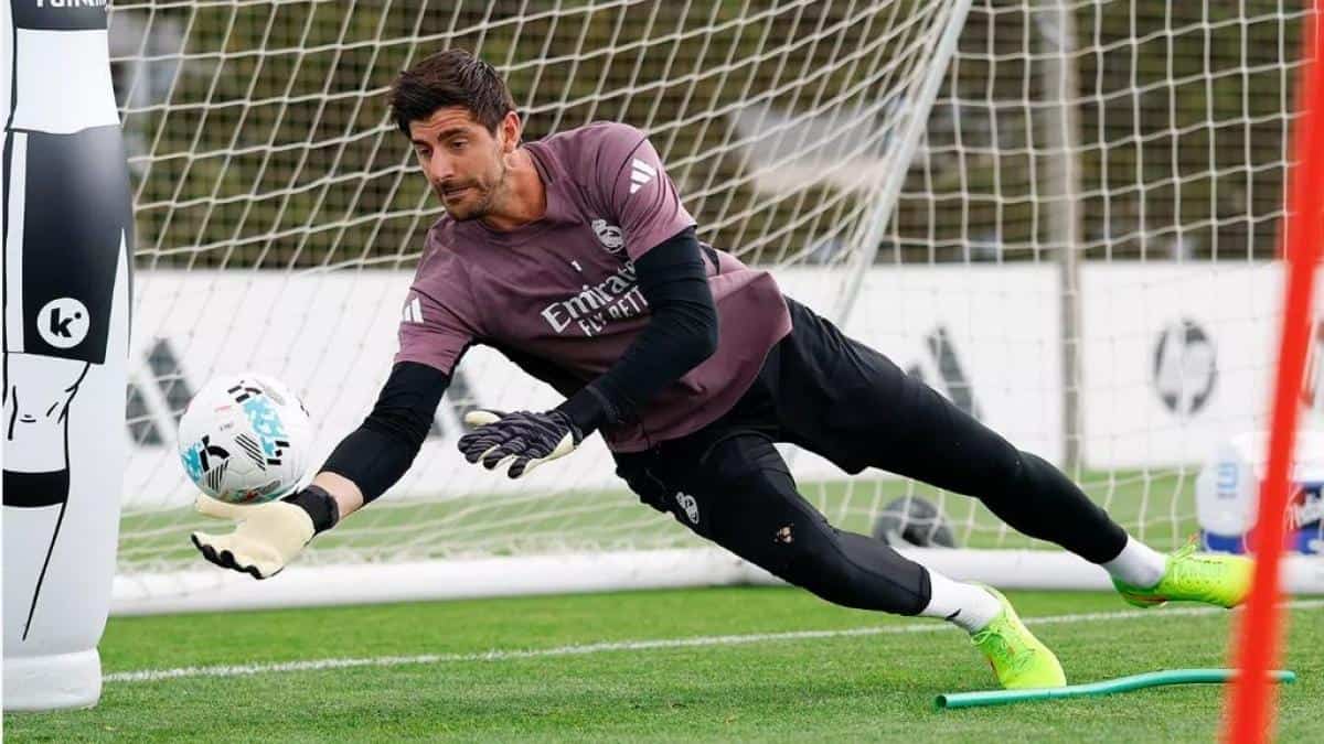 عودة كورتوا تمنح ريال مدريد دفعة قوية قبل الكلاسيكو 1 عودة كورتوا قبل الكلاسيكو تعزز ريال مدريد