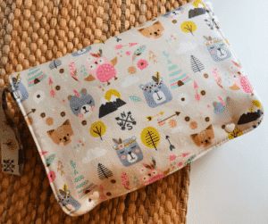 necessaire com aba em tecido