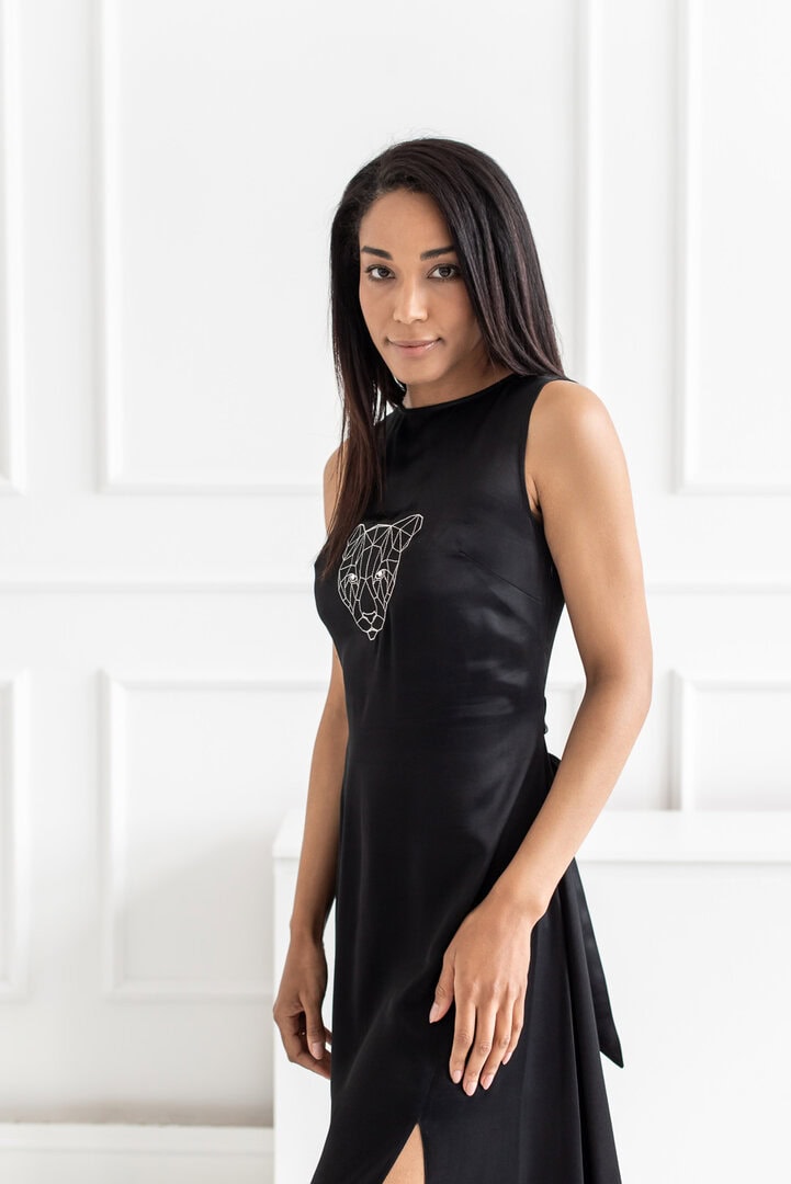 Czarna sukienka ALIA z srebrnym nadrukiem 4