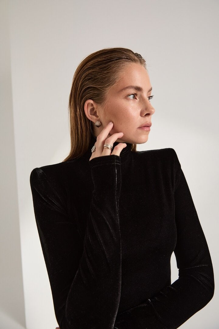 czarne-body-welurowe-velvessa-02-z