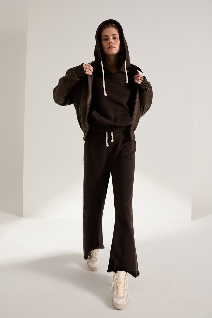 czekoladowa-bluza-dresowa-04-z