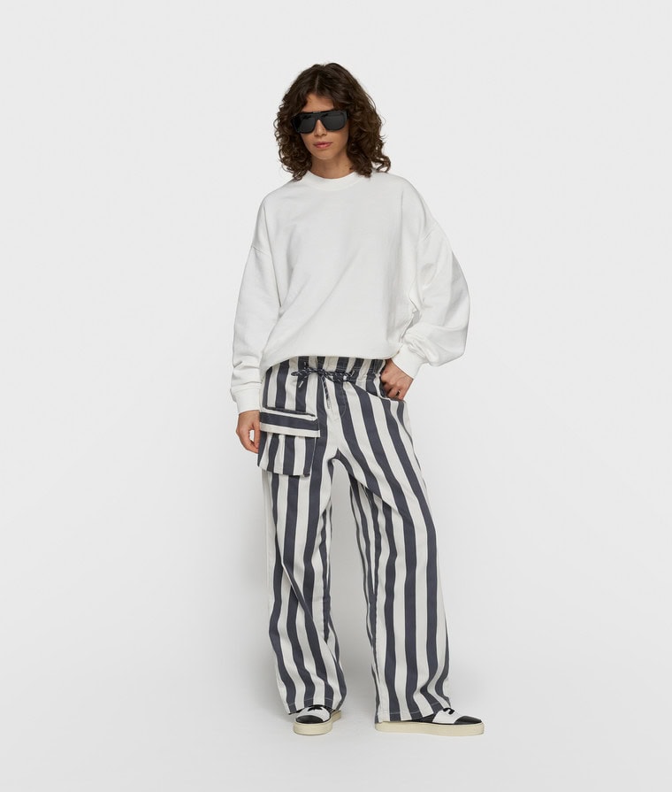 baiala-bawelniana-bluza-oversize--z-aplikacja-na-plecach-01