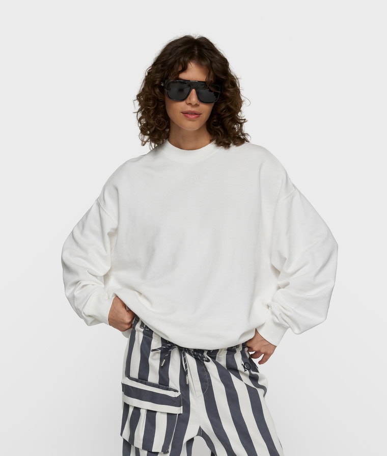 baiala-bawelniana-bluza-oversize--z-aplikacja-na-plecach-02