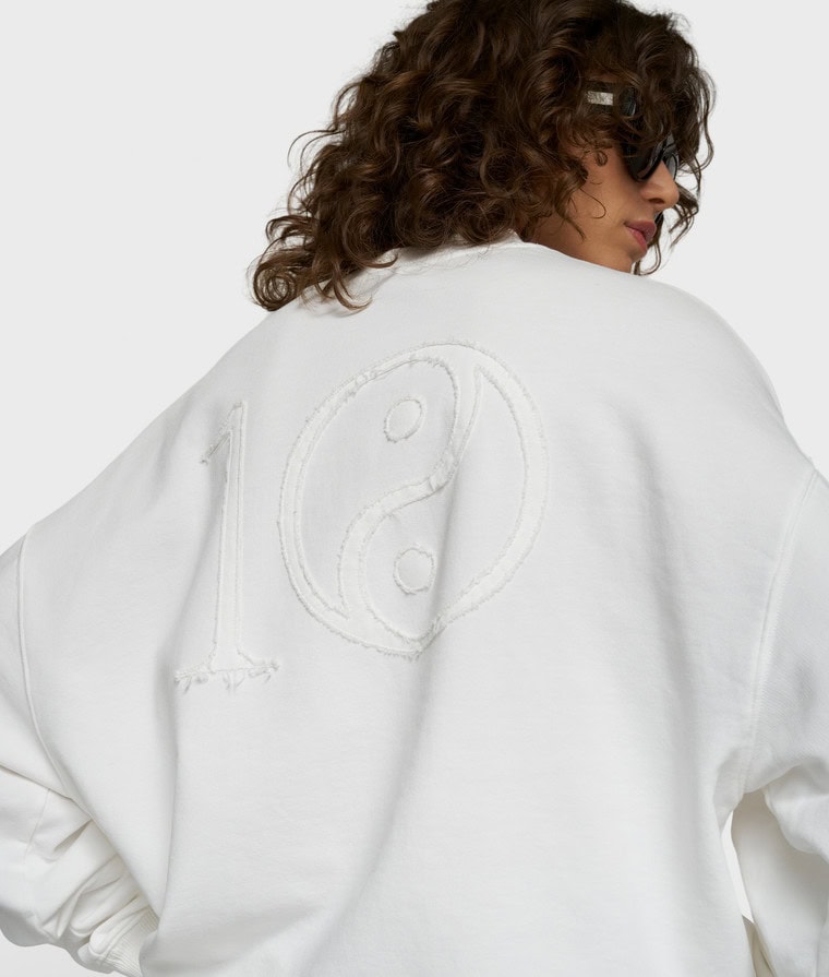 baiala-bawelniana-bluza-oversize--z-aplikacja-na-plecach-03