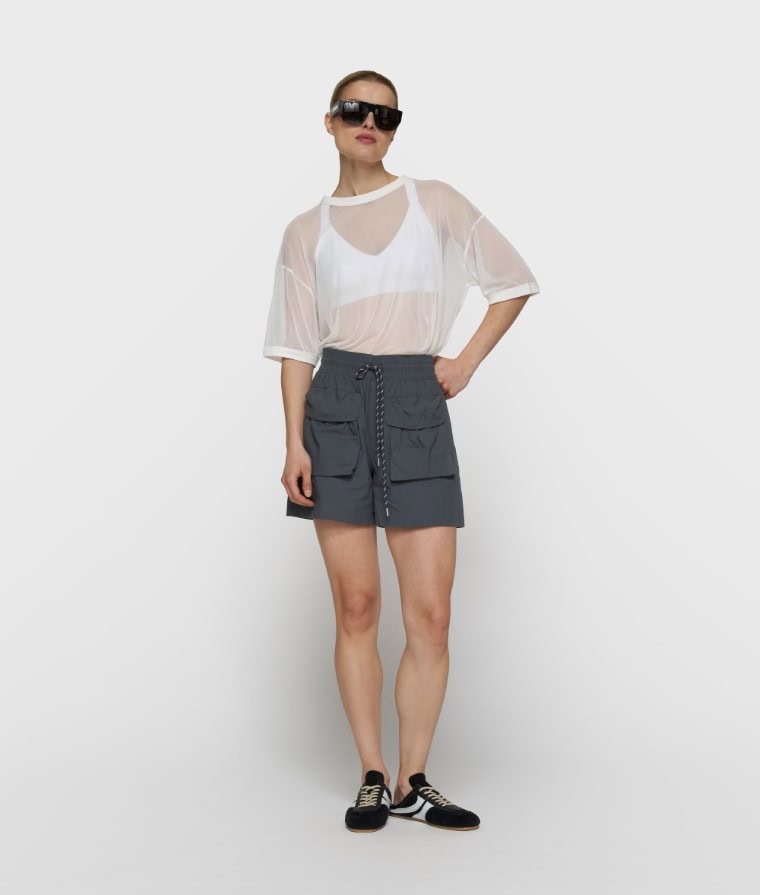bialy-transparentny-t-shirt-oversize-z-siateczki-01-galeria